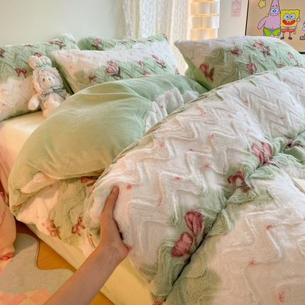 91家纺网 家纺一手货源 找家纺 安哆啦家纺 2024新款加厚9斤印花獭兔毛绒兔兔绒剪花刷花牛奶绒四件套 郁金香