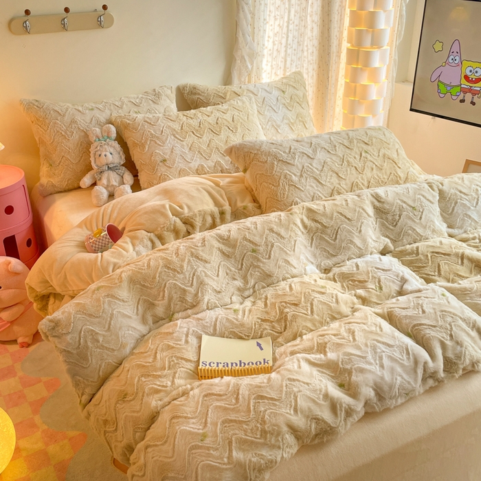 91家纺网 家纺一手货源 找家纺 安哆啦家纺 2024新款加厚9斤印花獭兔毛绒兔兔绒剪花刷花牛奶绒四件套 茶色烟雨