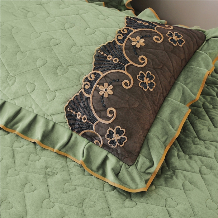 91家纺网 家纺一手货源 找家纺 新款心心相印蕾丝款水晶绒保暖床裙四件套 心心相印蕾丝款-橄榄绿