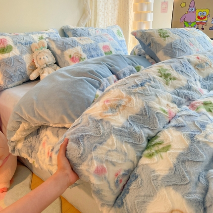 安哆啦家纺 2024新款加厚9斤印花獭兔毛绒兔兔绒剪花刷花牛奶绒四件套 花园兔兔