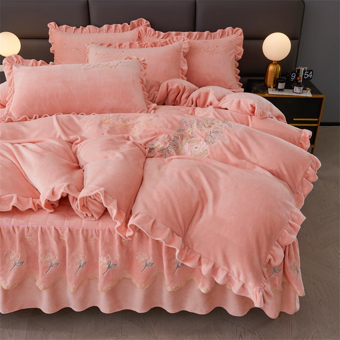 91家纺网 家纺一手货源 找家纺 恒爱家纺 2023新款牡丹花开床裙款牛奶绒四件套 玉色