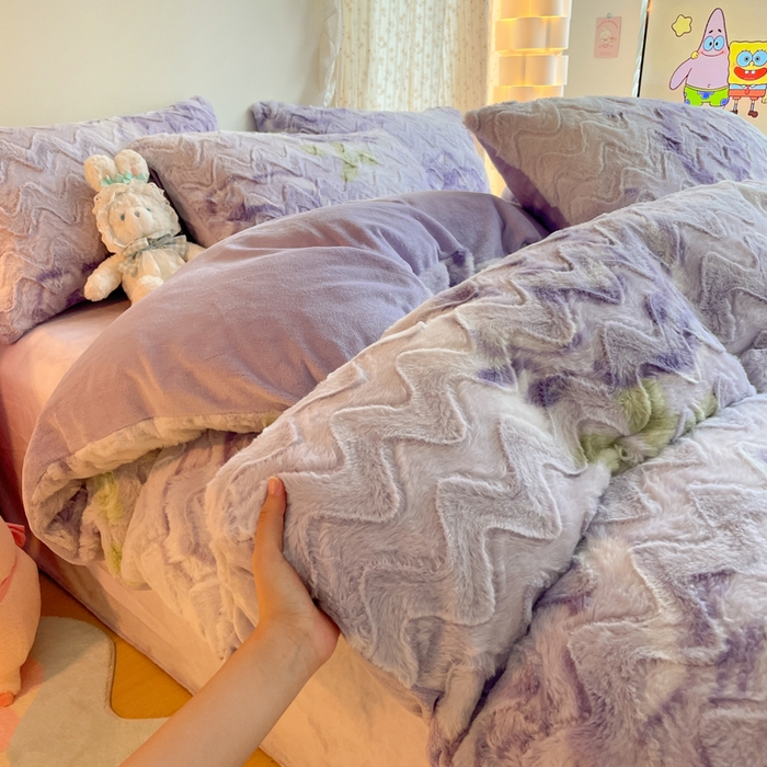 91家纺网 家纺一手货源 找家纺 安哆啦家纺 2024新款加厚9斤印花獭兔毛绒兔兔绒剪花刷花牛奶绒四件套 浪漫玫瑰