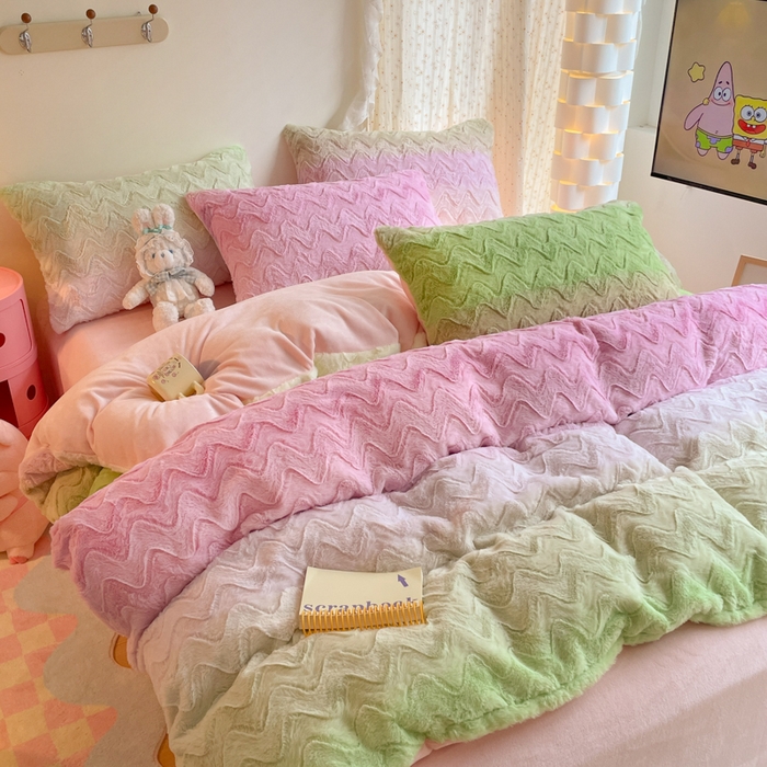 91家纺网 家纺一手货源 找家纺 安哆啦家纺 2024新款加厚9斤印花獭兔毛绒兔兔绒剪花刷花牛奶绒四件套 马卡龙