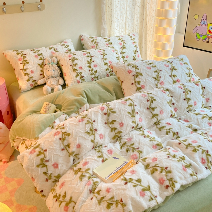 91家纺网 家纺一手货源 找家纺 安哆啦家纺 2024新款加厚9斤印花獭兔毛绒兔兔绒剪花刷花牛奶绒四件套 藤蔓花朵