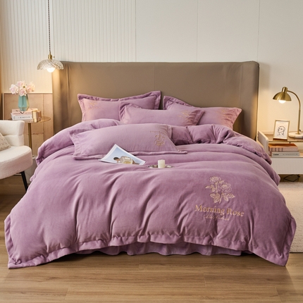 91家纺网 家纺一手货源 找家纺 （总）恒爱家纺 2023新款全消光230克刺绣玫瑰牛奶绒四件套