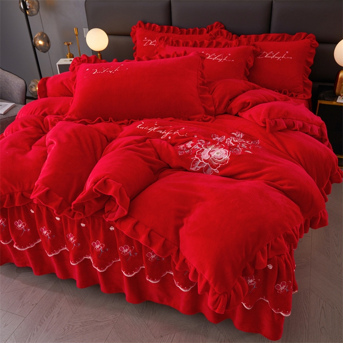 91家纺网 家纺一手货源 找家纺 恒爱家纺 2023新款牡丹花开床裙款牛奶绒四件套 大红