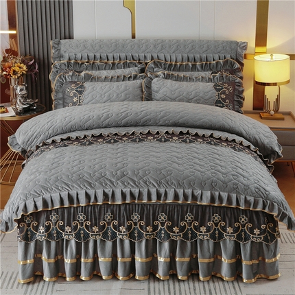 91家纺网 家纺一手货源 找家纺 新款心心相印蕾丝款水晶绒保暖床裙四件套 心心相印蕾丝款-银灰