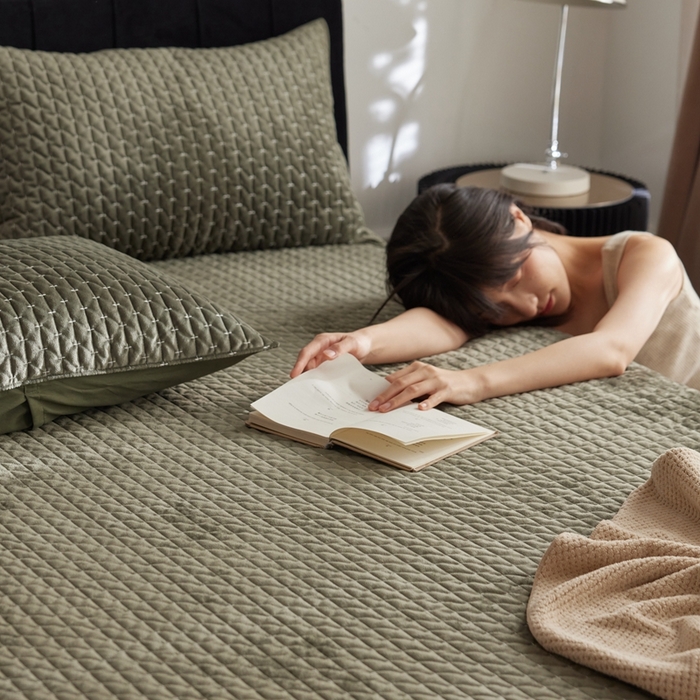 91家纺网 家纺一手货源 找家纺 安莱生活 2023新品独家专版高端冰丝条绒床盖毯 冰丝条绒床盖毯-绿