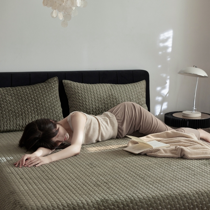 91家纺网 家纺一手货源 找家纺 安莱生活 2023新品独家专版高端冰丝条绒床盖毯 冰丝条绒床盖毯-绿