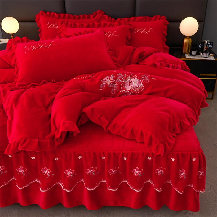 91家纺网 家纺一手货源 找家纺 恒爱家纺 2023新款牡丹花开床裙款牛奶绒四件套 大红