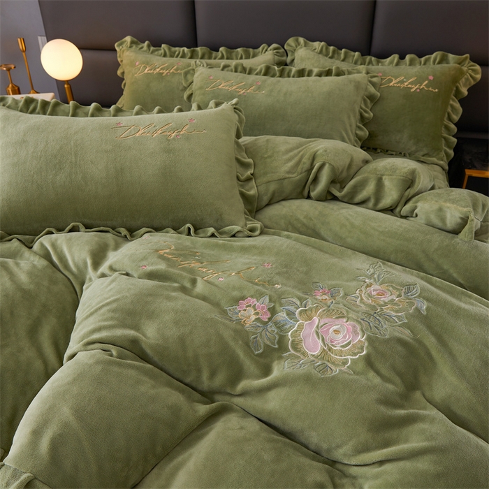 91家纺网 家纺一手货源 找家纺 恒爱家纺 2023新款牡丹花开床裙款牛奶绒四件套 牛油果