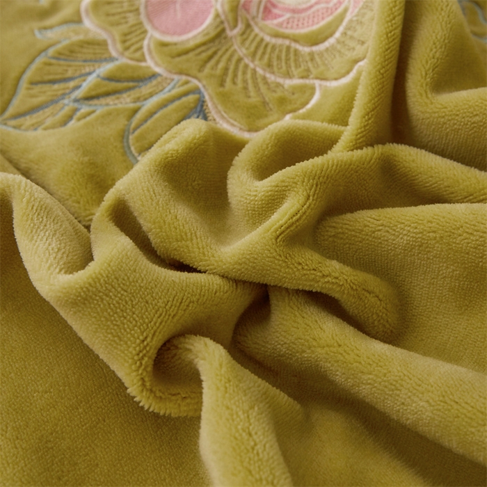 91家纺网 家纺一手货源 找家纺 恒爱家纺 2023新款牡丹花开床裙款牛奶绒四件套 暗黄