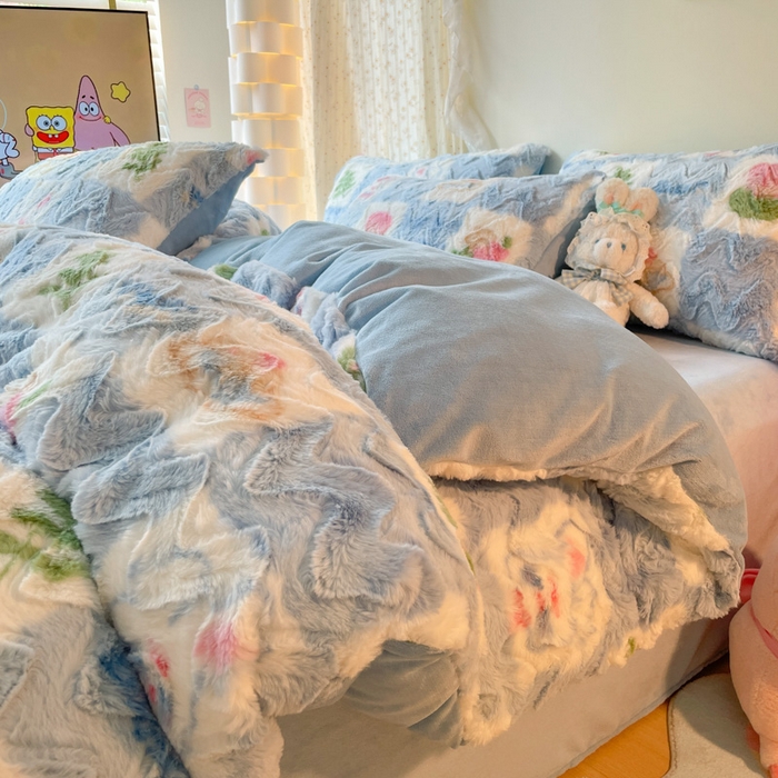91家纺网 家纺一手货源 找家纺 安哆啦家纺 2024新款加厚9斤印花獭兔毛绒兔兔绒剪花刷花牛奶绒四件套 花园兔兔
