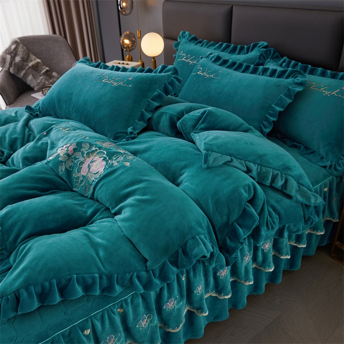 91家纺网 家纺一手货源 找家纺 恒爱家纺 2023新款牡丹花开床裙款牛奶绒四件套 宾利蓝