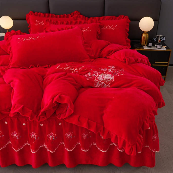 91家纺网 家纺一手货源 找家纺 恒爱家纺 2023新款牡丹花开床裙款牛奶绒四件套 大红