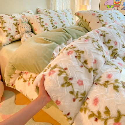 安哆啦家纺 2024新款加厚9斤印花獭兔毛绒兔兔绒剪花刷花牛奶绒四件套 藤蔓花朵