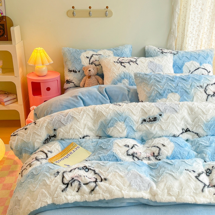 91家纺网 家纺一手货源 找家纺 安哆啦家纺 2024新款加厚9斤印花獭兔毛绒兔兔绒剪花刷花牛奶绒四件套 甜心小白