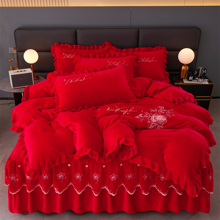 91家纺网 家纺一手货源 找家纺 恒爱家纺 2023新款牡丹花开床裙款牛奶绒四件套 大红