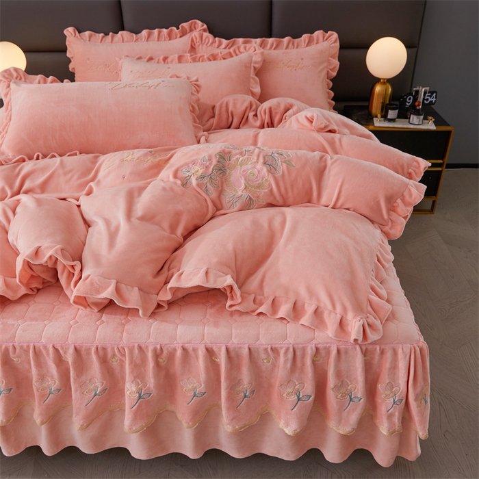 91家纺网 家纺一手货源 找家纺 恒爱家纺 2023新款牡丹花开床裙款牛奶绒四件套 玉色