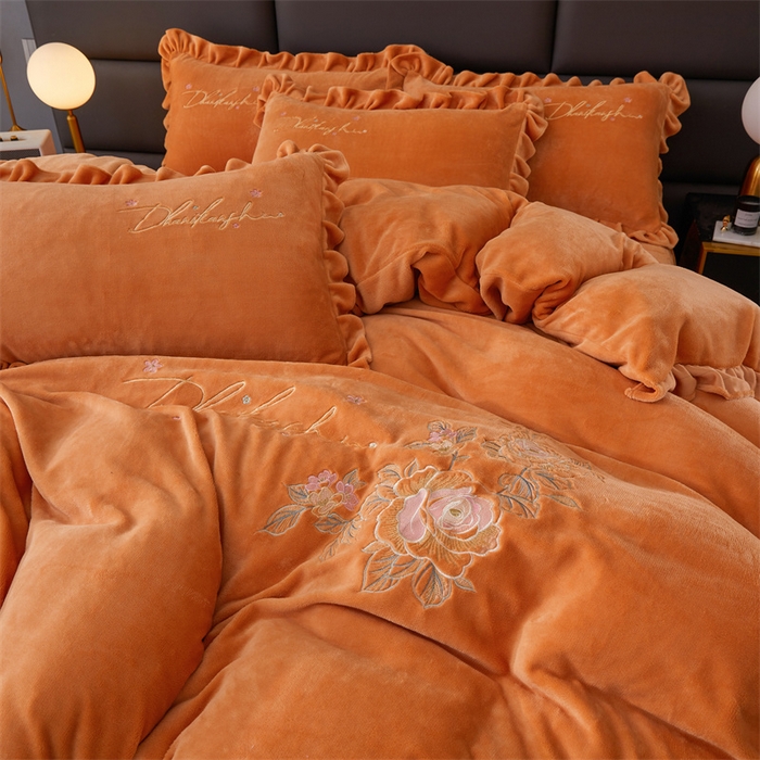 91家纺网 家纺一手货源 找家纺 恒爱家纺 2023新款牡丹花开床裙款牛奶绒四件套 桔色