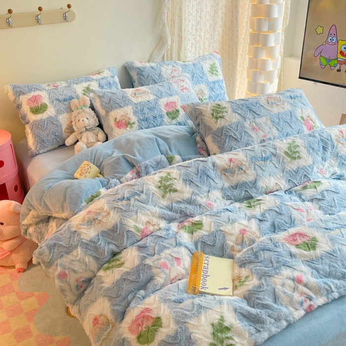 91家纺网 家纺一手货源 找家纺 安哆啦家纺 2024新款加厚9斤印花獭兔毛绒兔兔绒剪花刷花牛奶绒四件套 花园兔兔