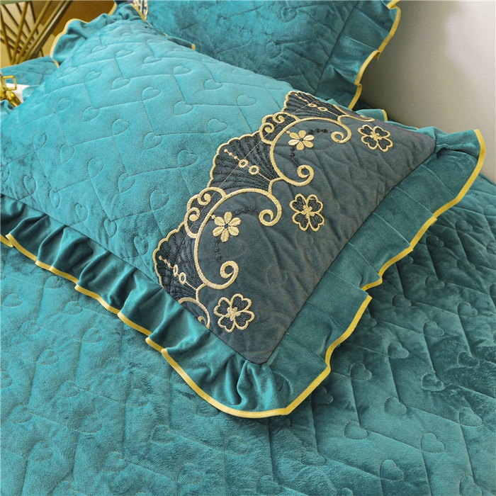 91家纺网 家纺一手货源 找家纺 新款心心相印蕾丝款水晶绒保暖床裙四件套 心心相印蕾丝款-翡翠绿