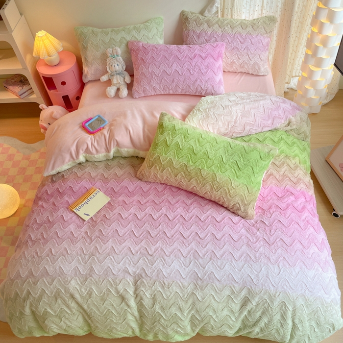 91家纺网 家纺一手货源 找家纺 安哆啦家纺 2024新款加厚9斤印花獭兔毛绒兔兔绒剪花刷花牛奶绒四件套 马卡龙