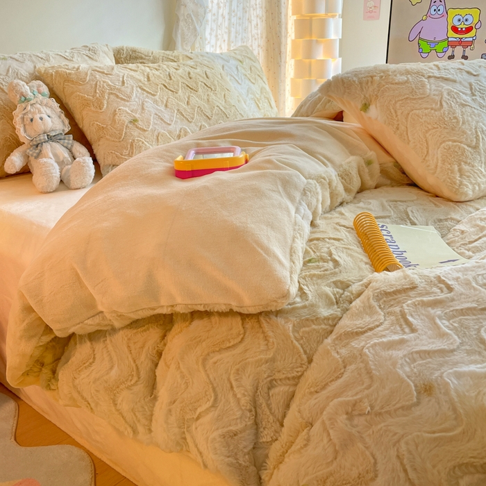 91家纺网 家纺一手货源 找家纺 安哆啦家纺 2024新款加厚9斤印花獭兔毛绒兔兔绒剪花刷花牛奶绒四件套 茶色烟雨