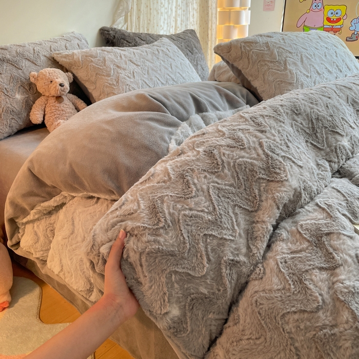 91家纺网 家纺一手货源 找家纺 安哆啦家纺 2024新款加厚9斤印花獭兔毛绒兔兔绒剪花刷花牛奶绒四件套 星光