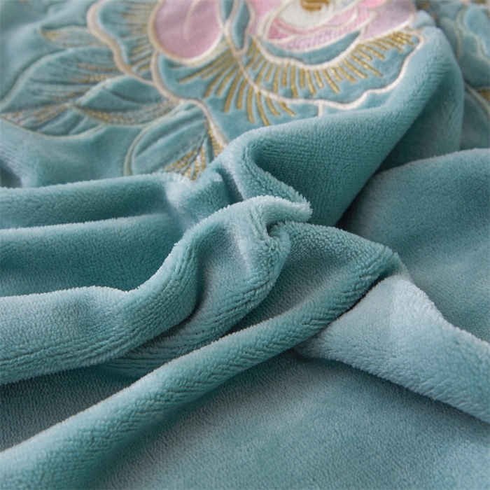 91家纺网 家纺一手货源 找家纺 恒爱家纺 2023新款牡丹花开床裙款牛奶绒四件套 浅灰兰