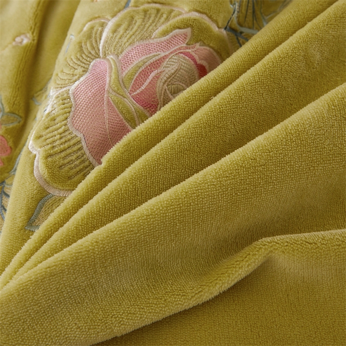 91家纺网 家纺一手货源 找家纺 恒爱家纺 2023新款牡丹花开床裙款牛奶绒四件套 暗黄