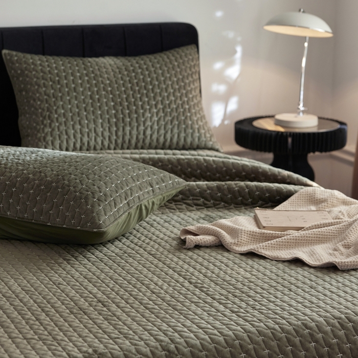 91家纺网 家纺一手货源 找家纺 安莱生活 2023新品独家专版高端冰丝条绒床盖毯 冰丝条绒床盖毯-绿