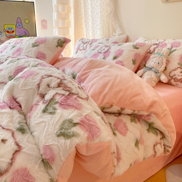 91家纺网 家纺一手货源 找家纺 安哆啦家纺 2024新款加厚9斤印花獭兔毛绒兔兔绒剪花刷花牛奶绒四件套 花朵小狗