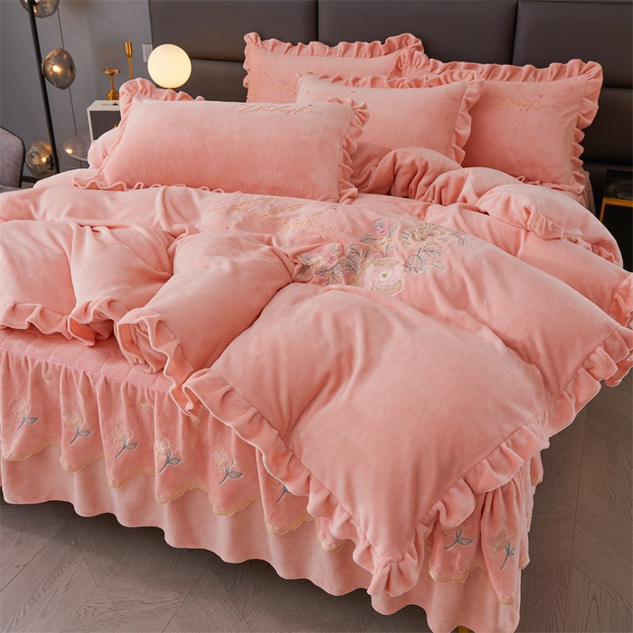 91家纺网 家纺一手货源 找家纺 恒爱家纺 2023新款牡丹花开床裙款牛奶绒四件套 玉色