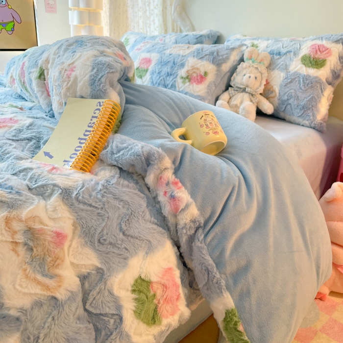 91家纺网 家纺一手货源 找家纺 安哆啦家纺 2024新款加厚9斤印花獭兔毛绒兔兔绒剪花刷花牛奶绒四件套 花园兔兔