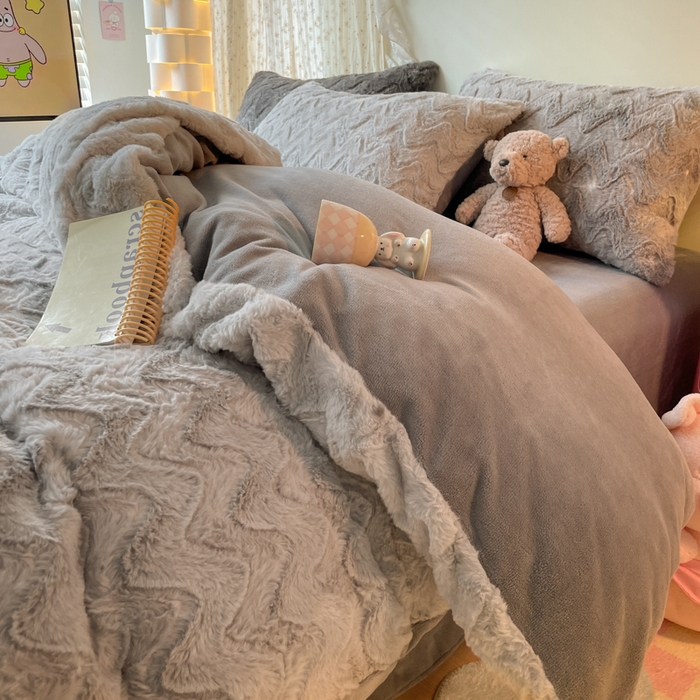 91家纺网 家纺一手货源 找家纺 安哆啦家纺 2024新款加厚9斤印花獭兔毛绒兔兔绒剪花刷花牛奶绒四件套 星光