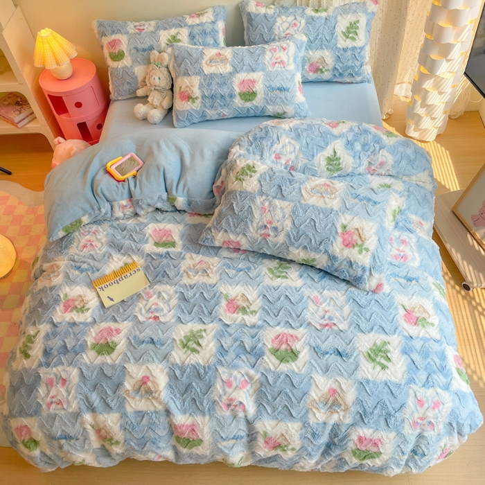 91家纺网 家纺一手货源 找家纺 安哆啦家纺 2024新款加厚9斤印花獭兔毛绒兔兔绒剪花刷花牛奶绒四件套 花园兔兔