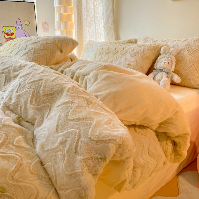 91家纺网 家纺一手货源 找家纺 安哆啦家纺 2024新款加厚9斤印花獭兔毛绒兔兔绒剪花刷花牛奶绒四件套 茶色烟雨