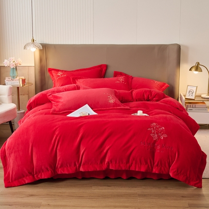 91家纺网 家纺一手货源 找家纺 （总）恒爱家纺 2023新款全消光230克刺绣玫瑰牛奶绒四件套