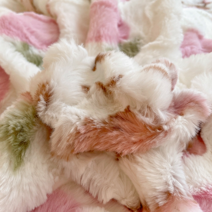 91家纺网 家纺一手货源 找家纺 安哆啦家纺 2024新款加厚9斤印花獭兔毛绒兔兔绒剪花刷花牛奶绒四件套 花朵小狗
