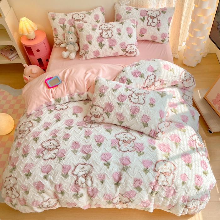 91家纺网 家纺一手货源 找家纺 安哆啦家纺 2024新款加厚9斤印花獭兔毛绒兔兔绒剪花刷花牛奶绒四件套 花朵小狗