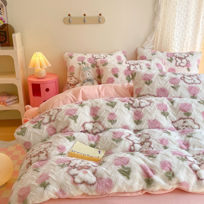 91家纺网 家纺一手货源 找家纺 安哆啦家纺 2024新款加厚9斤印花獭兔毛绒兔兔绒剪花刷花牛奶绒四件套 花朵小狗