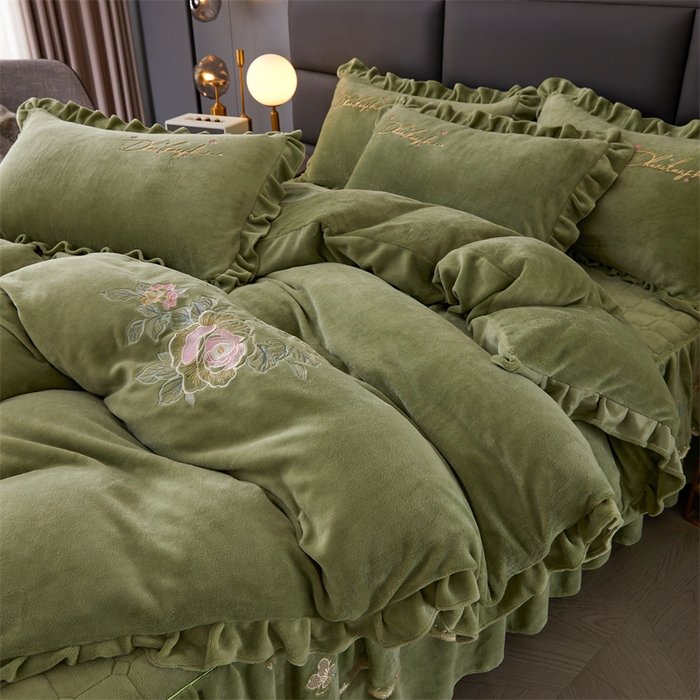 91家纺网 家纺一手货源 找家纺 恒爱家纺 2023新款牡丹花开床裙款牛奶绒四件套 牛油果