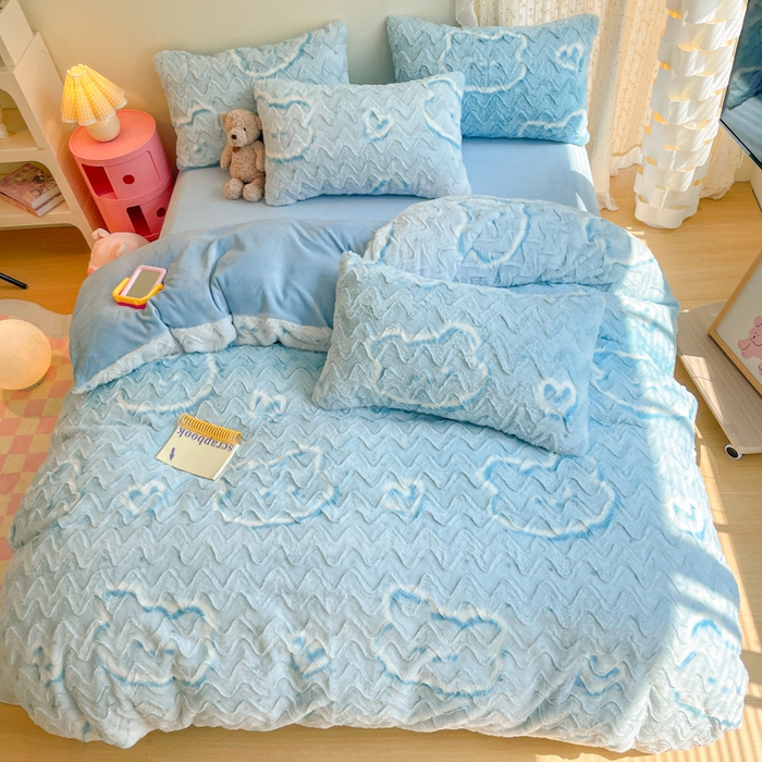 91家纺网 家纺一手货源 找家纺 安哆啦家纺 2024新款加厚9斤印花獭兔毛绒兔兔绒剪花刷花牛奶绒四件套 小熊头