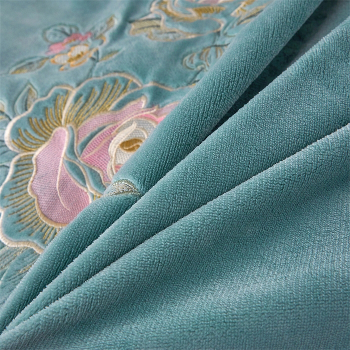 91家纺网 家纺一手货源 找家纺 恒爱家纺 2023新款牡丹花开床裙款牛奶绒四件套 浅灰兰