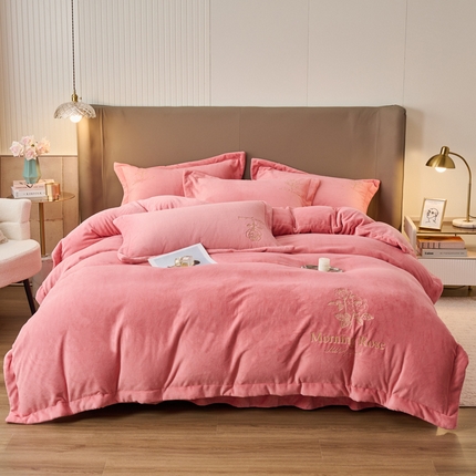91家纺网 家纺一手货源 找家纺 （总）恒爱家纺 2023新款全消光230克刺绣玫瑰牛奶绒四件套