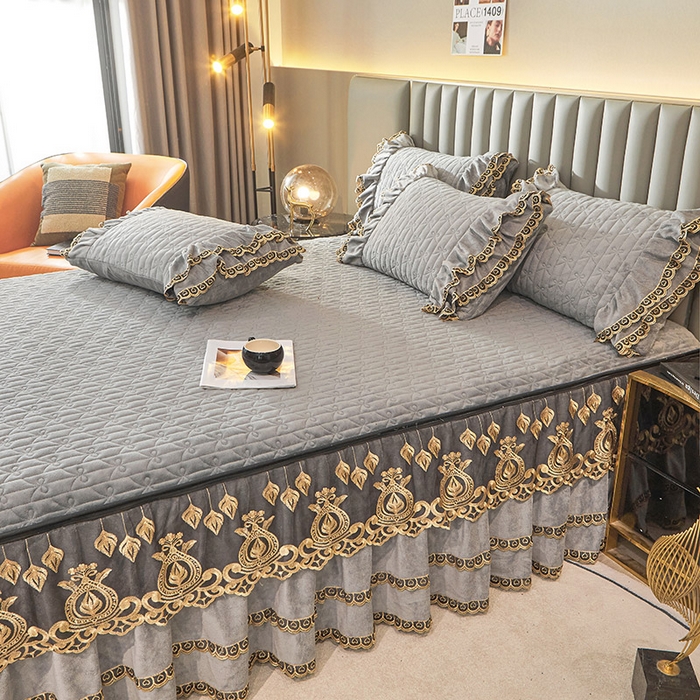 91家纺网 家纺一手货源 找家纺 虹星家纺 2023新款牛奶绒夹棉蕾丝可拆卸床裙系列单床裙 梦幻巴黎 时尚灰