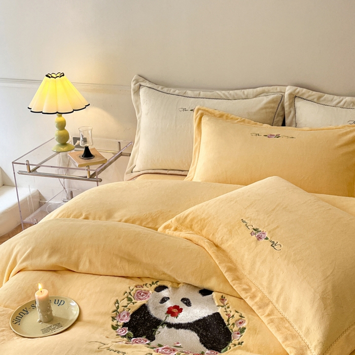 91家纺网 家纺一手货源 找家纺 秀色家纺 2025新款专版ins风熊猫花花双面牛奶绒四件套加厚加绒冬季 熊猫花花-雏菊黄