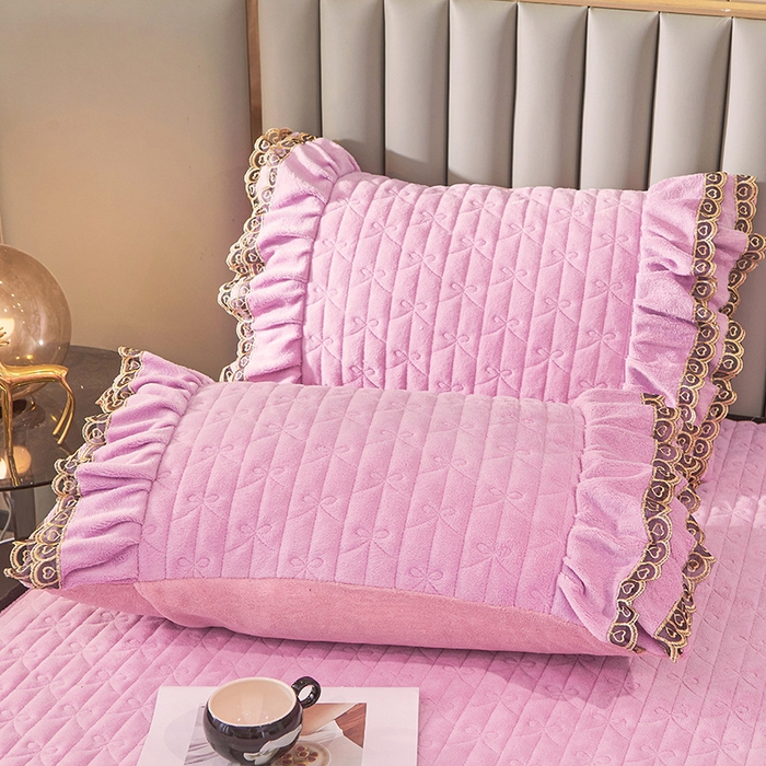 91家纺网 家纺一手货源 找家纺 虹星家纺 2023新款牛奶绒夹棉蕾丝可拆卸床裙系列四件套 梦幻巴黎 柔紫