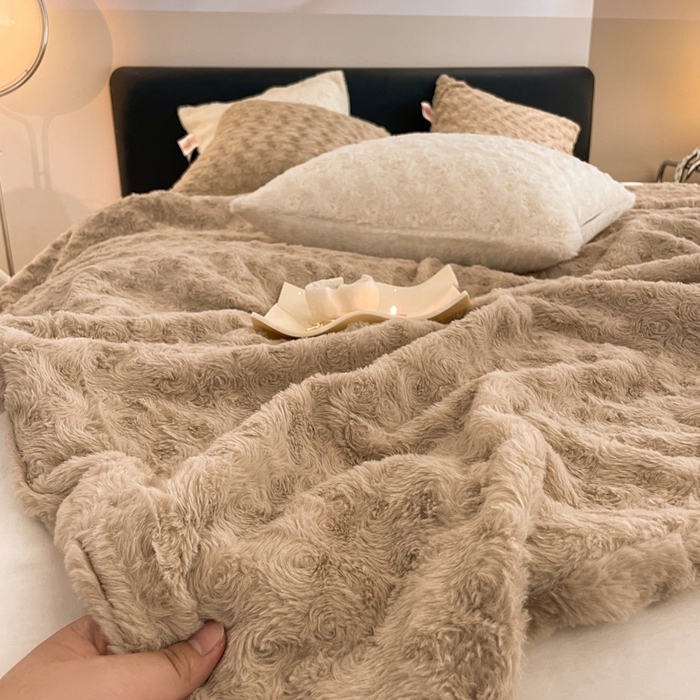 91家纺网 家纺一手货源 找家纺 秀色 2025新款A类冬季600g双面加厚保暖兔毛毯子午睡空调毯沙发毯盖毯-朵拉 朵拉-可可